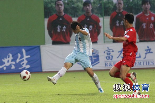  马赛德比战火药味十足，红黄牌频现仍分胜负