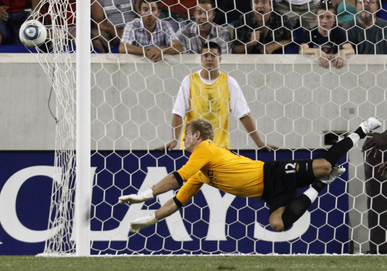  里尔定位球配合精妙，直接任意球直挂死角惊艳全场